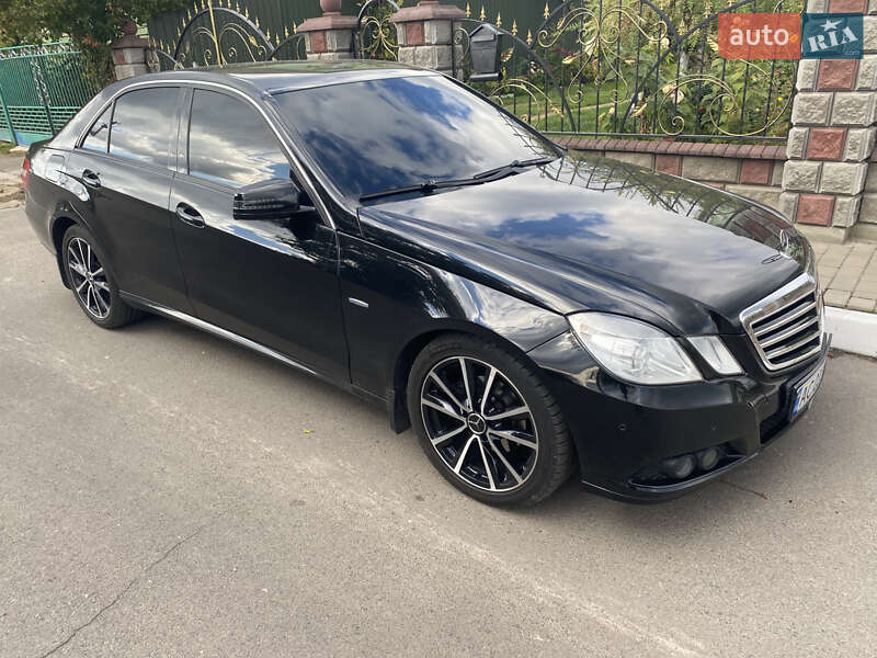 Седан Mercedes-Benz E-Class 2010 в Устилуге