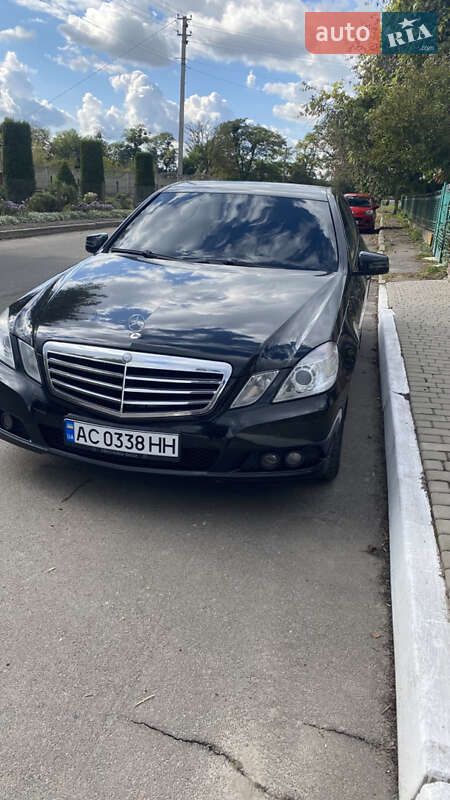 Седан Mercedes-Benz E-Class 2010 в Устилуге
