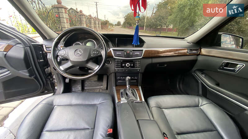 Седан Mercedes-Benz E-Class 2010 в Устилуге
