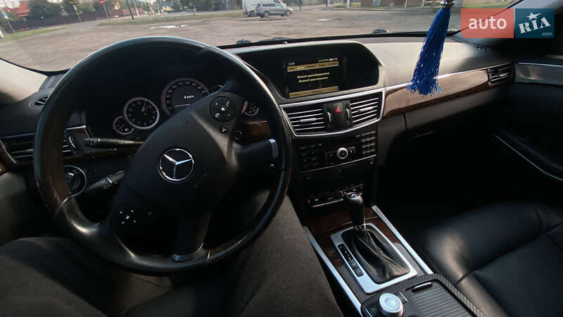 Седан Mercedes-Benz E-Class 2010 в Устилуге