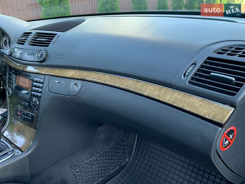 Седан Mercedes-Benz E-Class 2004 в Ивано-Франковске