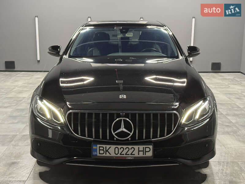 Седан Mercedes-Benz E-Class 2017 в Вараше