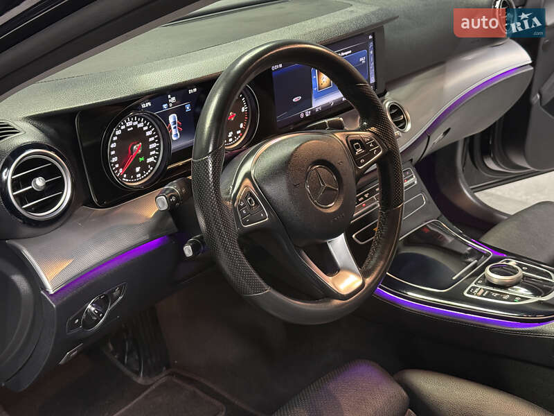 Седан Mercedes-Benz E-Class 2017 в Вараше