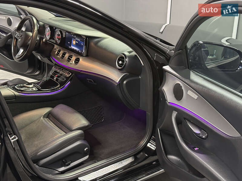 Седан Mercedes-Benz E-Class 2017 в Вараше