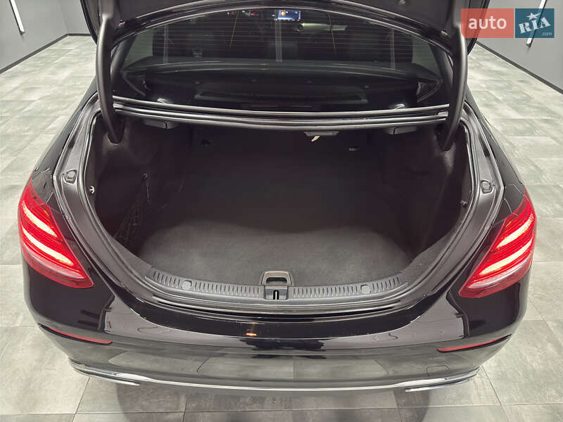 Седан Mercedes-Benz E-Class 2017 в Вараше