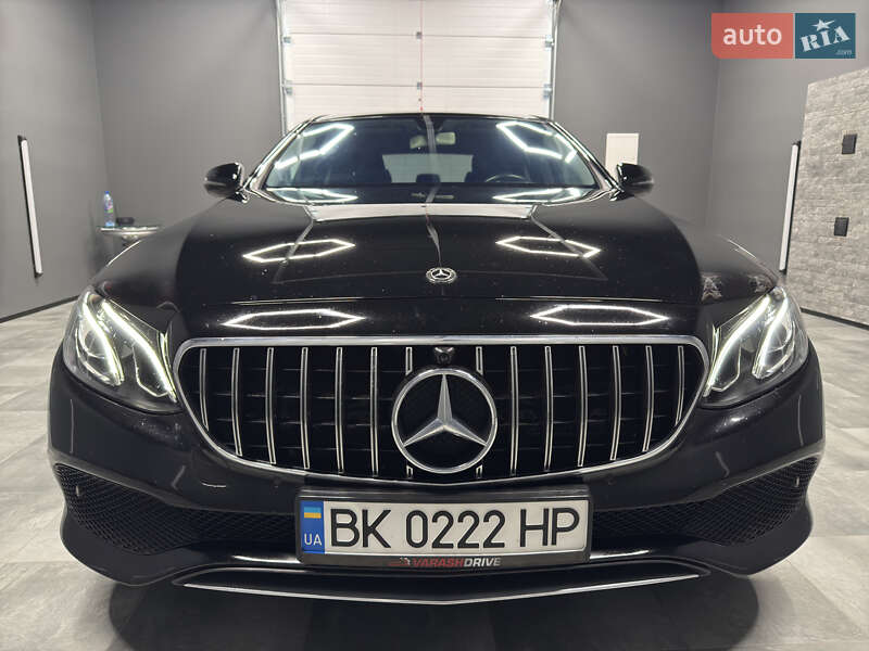 Седан Mercedes-Benz E-Class 2017 в Вараше