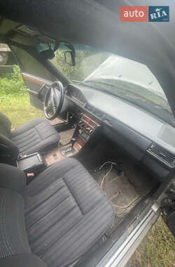 Седан Mercedes-Benz E-Class 1990 в 