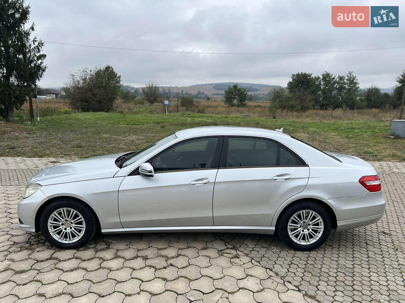 Седан Mercedes-Benz E-Class 2009 в Черновцах