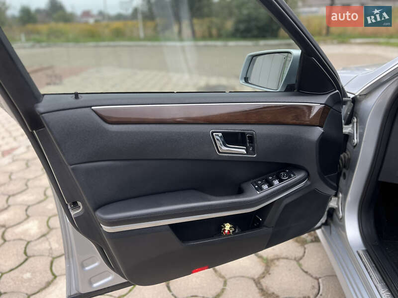 Седан Mercedes-Benz E-Class 2009 в Черновцах