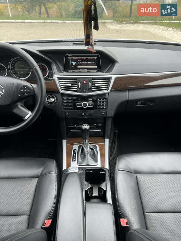 Седан Mercedes-Benz E-Class 2009 в Черновцах