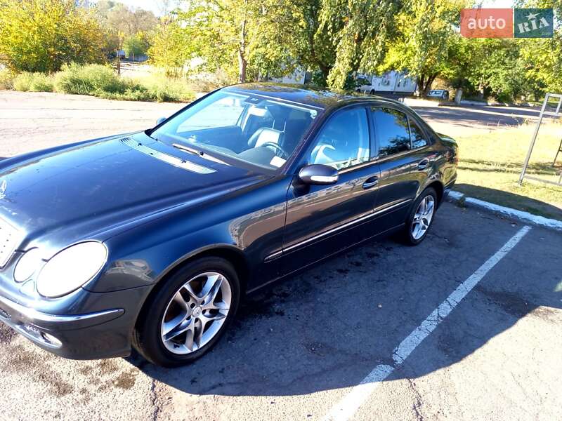 Седан Mercedes-Benz E-Class 2003 в 