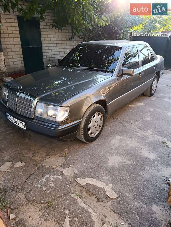 Mercedes-Benz E-Class 1991
