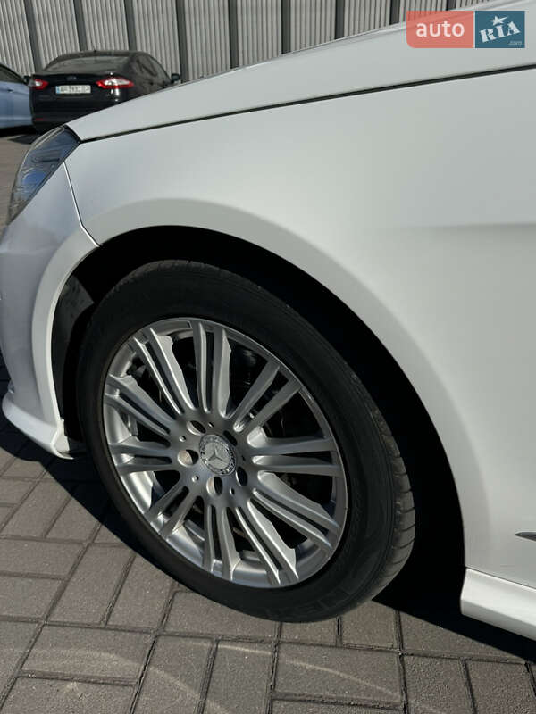 Универсал Mercedes-Benz E-Class 2012 в Запорожье
