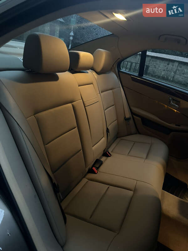 Седан Mercedes-Benz E-Class 2011 в Чернівцях фото 28 Седан Mercedes-Benz E-Class 2011 в Чернівцях