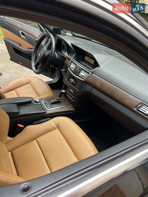 Седан Mercedes-Benz E-Class 2012 в Виннице