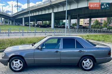 Седан Mercedes-Benz E-Class 1990 в 