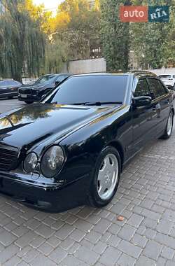 Седан Mercedes-Benz E-Class 2000 в  фото 6 Седан Mercedes-Benz E-Class 2000 в