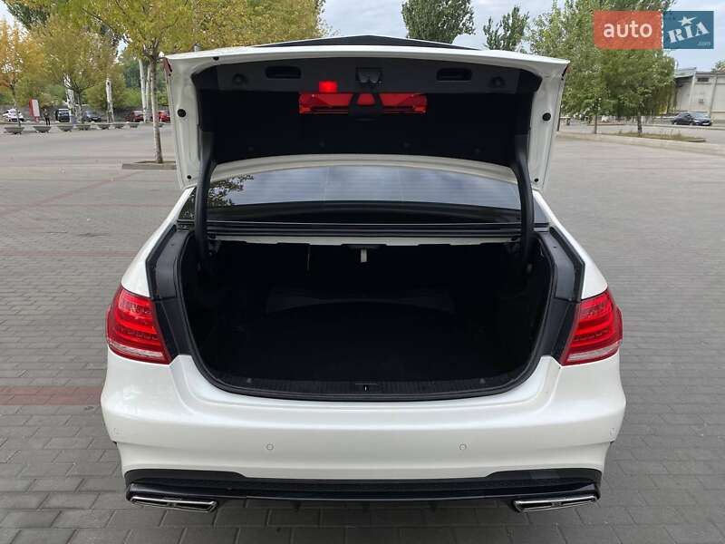 Седан Mercedes-Benz E-Class 2011 в Дніпрі