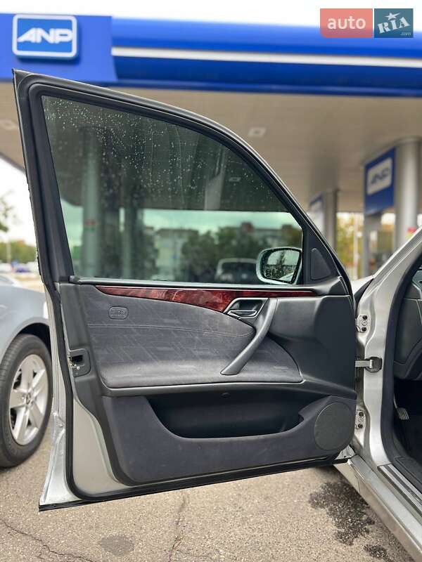 Седан Mercedes-Benz E-Class 2000 в Николаеве