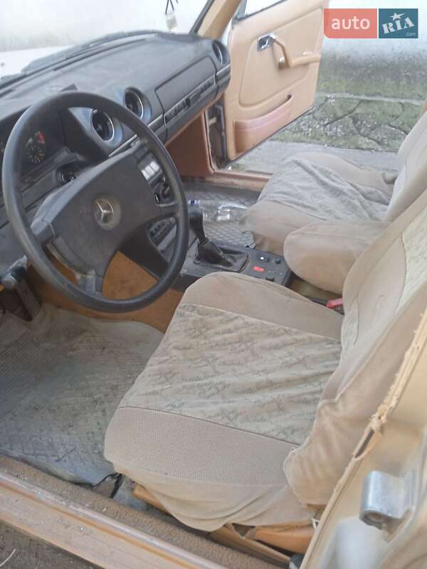 Седан Mercedes-Benz E-Class 1982 в Чорткові фото 4 Седан Mercedes-Benz E-Class 1982 в Чорткові