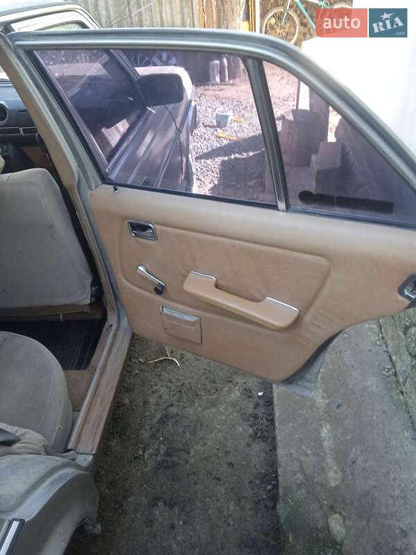 Седан Mercedes-Benz E-Class 1982 в Чорткові фото 10 Седан Mercedes-Benz E-Class 1982 в Чорткові