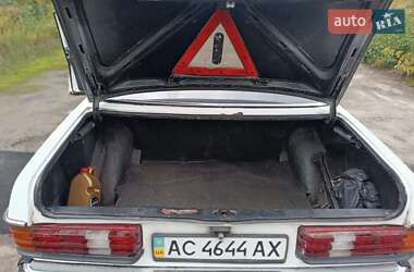 Седан Mercedes-Benz E-Class 1982 в 