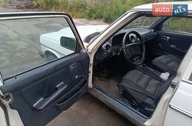 Седан Mercedes-Benz E-Class 1982 в 