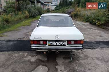 Седан Mercedes-Benz E-Class 1982 в 
