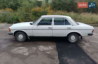 Седан Mercedes-Benz E-Class 1982 в 