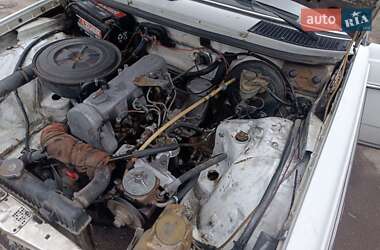 Седан Mercedes-Benz E-Class 1982 в 
