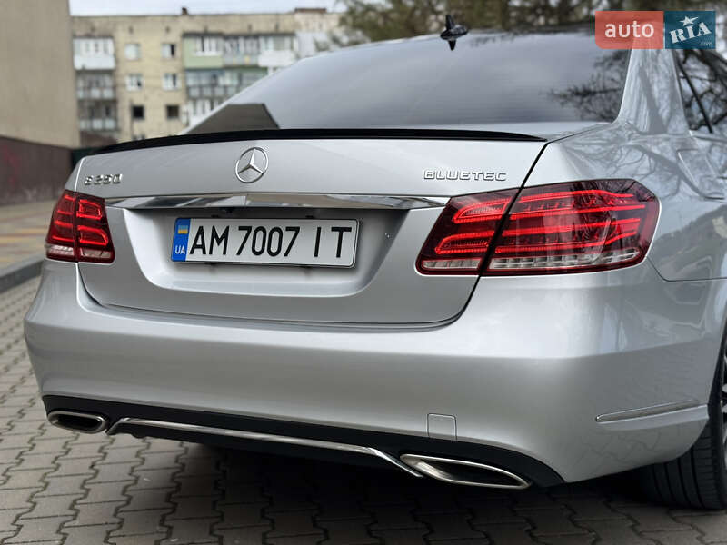 Седан Mercedes-Benz E-Class 2014 в Звягелі