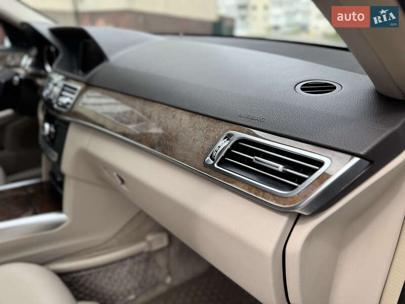 Седан Mercedes-Benz E-Class 2014 в Звягелі