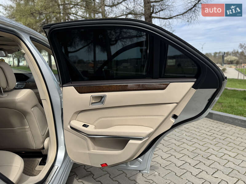 Седан Mercedes-Benz E-Class 2014 в Звягелі