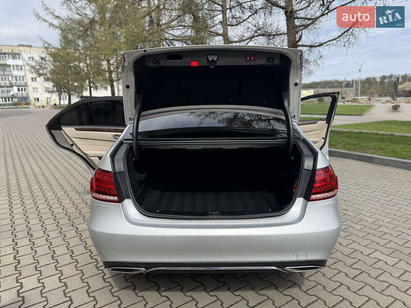 Седан Mercedes-Benz E-Class 2014 в Звягелі