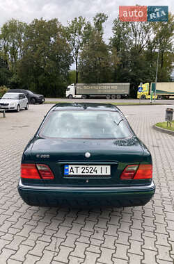 Седан Mercedes-Benz E-Class 1999 в 