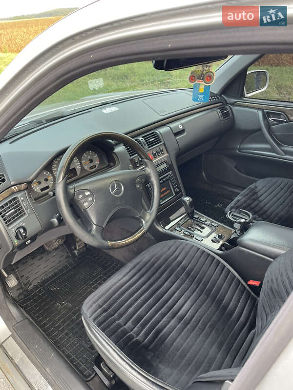 Седан Mercedes-Benz E-Class 2000 в Тернополе