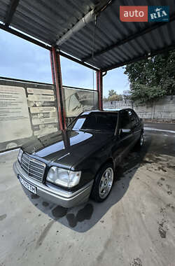 Седан Mercedes-Benz E-Class 1995 в 