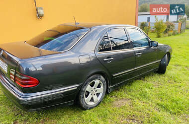 Седан Mercedes-Benz E-Class 2001 в 