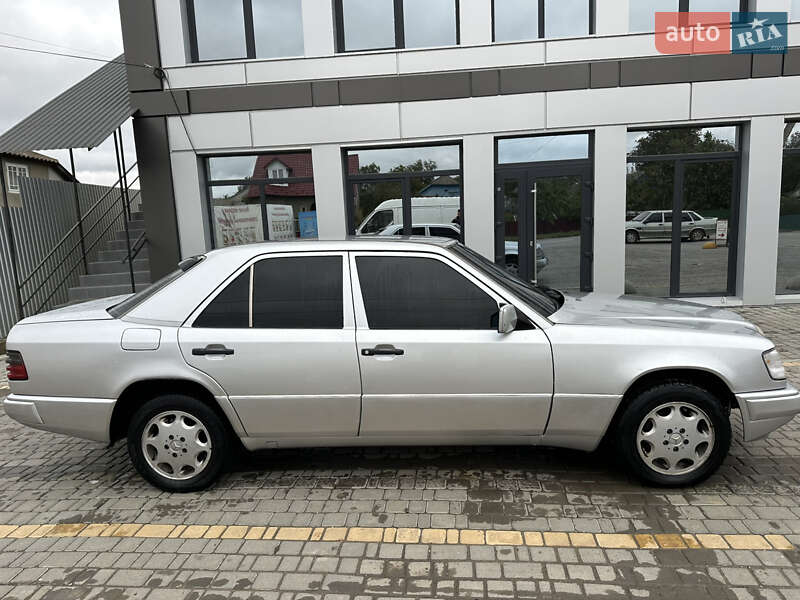 Седан Mercedes-Benz E-Class 1989 в Романковцах фото 2 Седан Mercedes-Benz E-Class 1989 в Романковцах