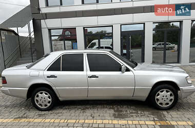 Седан Mercedes-Benz E-Class 1989 в 