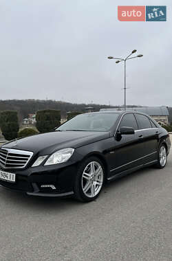 Седан Mercedes-Benz E-Class 2011 в Днепре