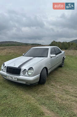 Седан Mercedes-Benz E-Class 1999 в Ужгороде