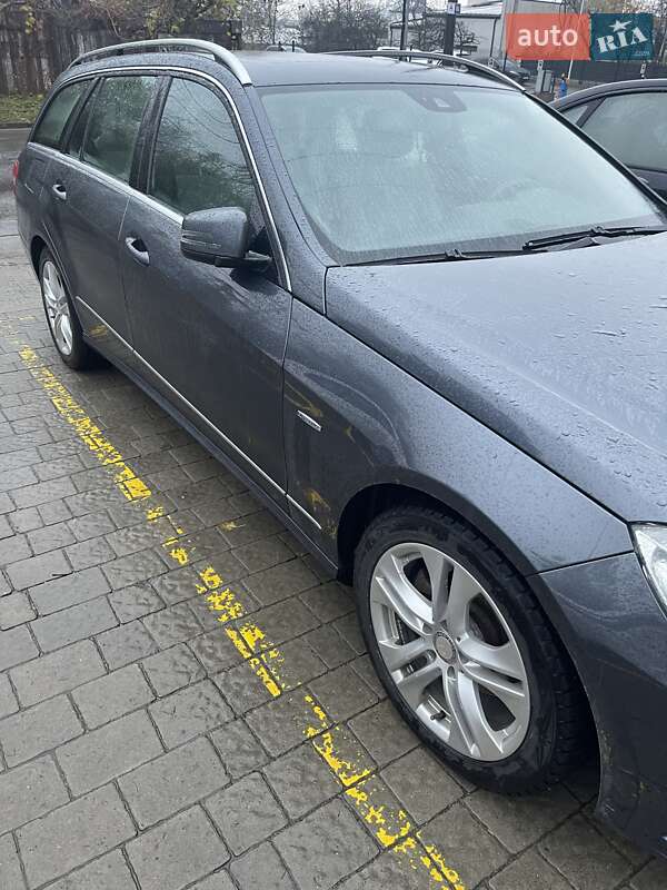 Універсал Mercedes-Benz E-Class 2011 в Дрогобичі