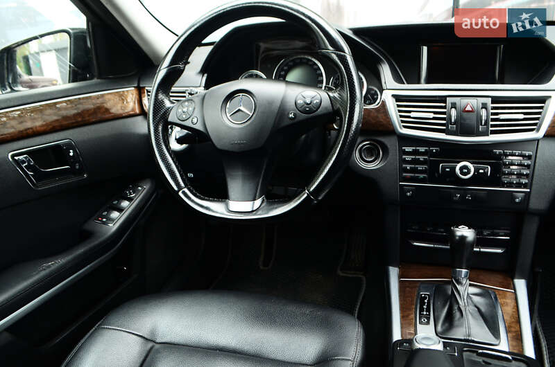 Седан Mercedes-Benz E-Class 2011 в Киеве
