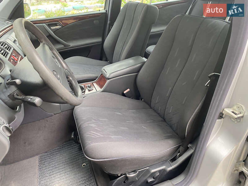 Седан Mercedes-Benz E-Class 2000 в Белгороде-Днестровском