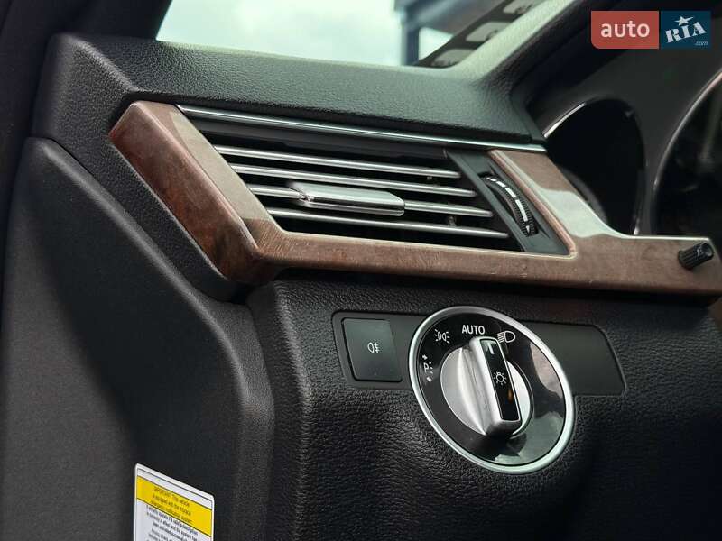 Седан Mercedes-Benz E-Class 2012 в Рівному