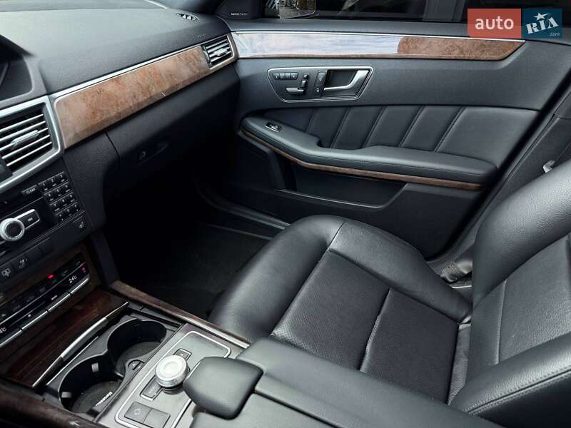 Седан Mercedes-Benz E-Class 2012 в Рівному