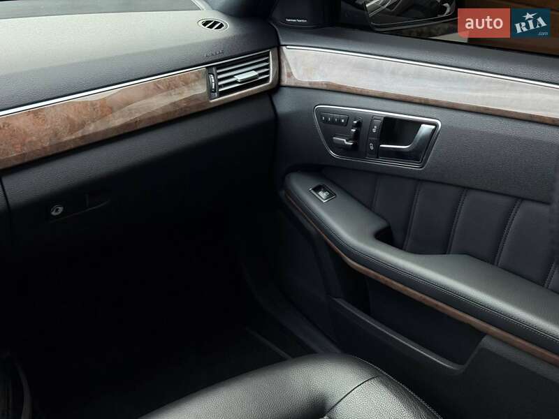 Седан Mercedes-Benz E-Class 2012 в Рівному