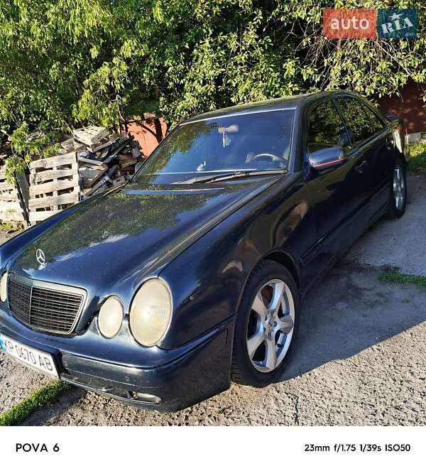 Седан Mercedes-Benz E-Class 2000 в Запорожье