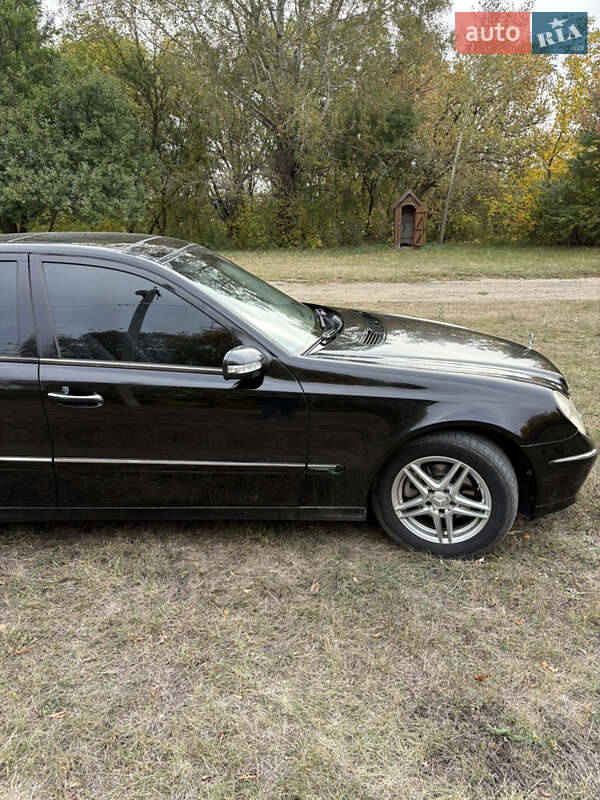Седан Mercedes-Benz E-Class 2004 в Новых Санжарах